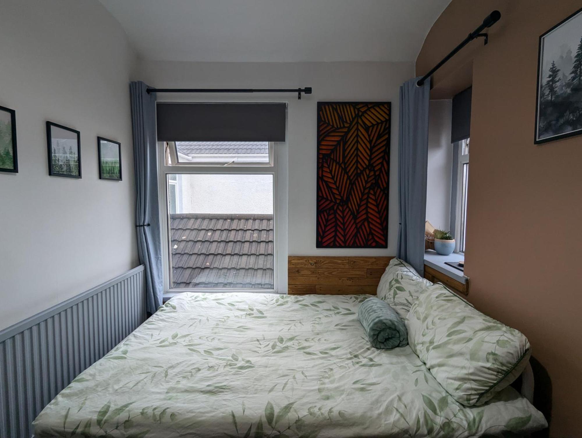 R3 - Cozy Small Double - City & Beach Access, Wifi, Free Parking - Self Catering Swansea Exterior photo